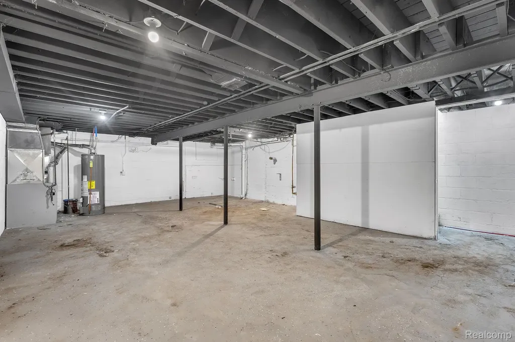 20500 W Warren Detroit City MI 48228