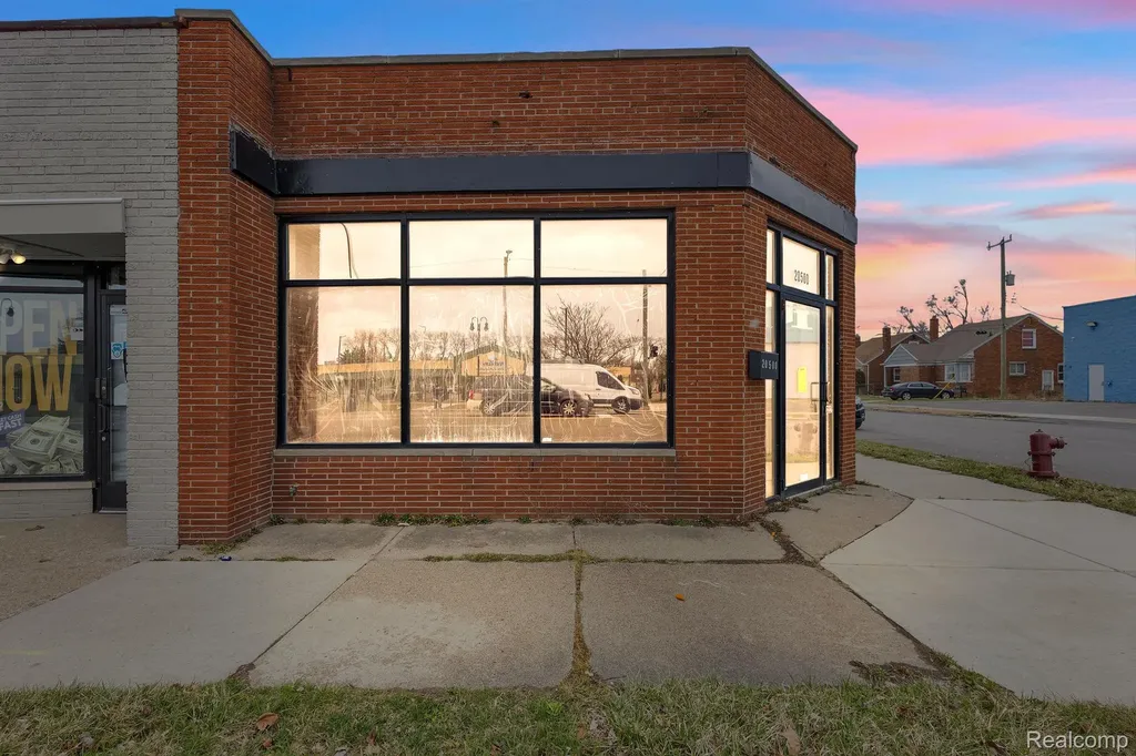 20500 W Warren Detroit City MI 48228