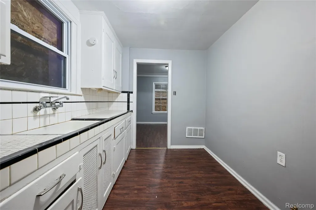 10438 Wayburn Street Detroit City MI 48224