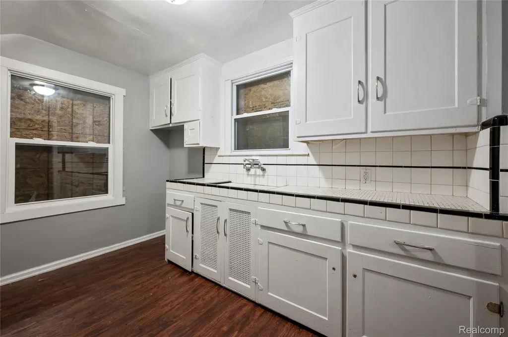 10438 Wayburn Street Detroit City MI 48224