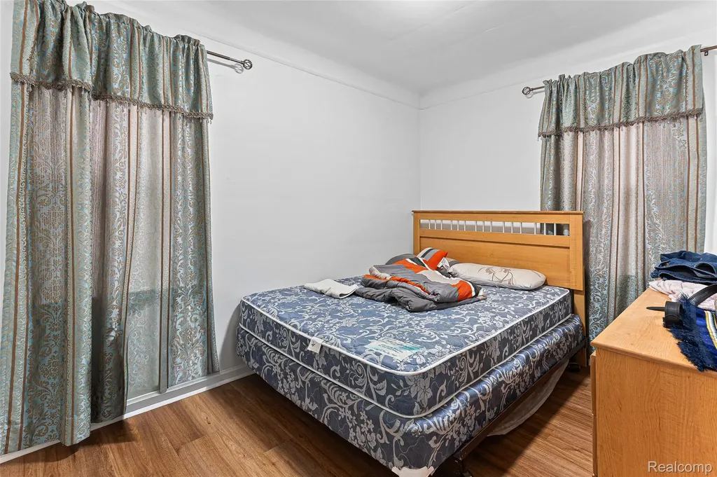 25529 Stanford Street Dearborn Heights City MI 48125