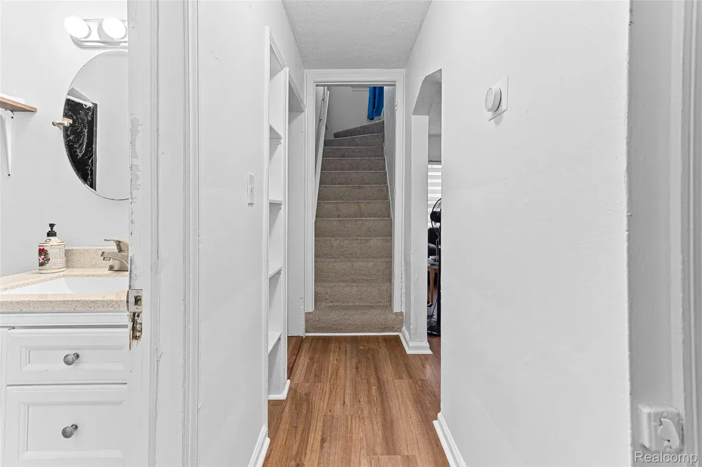 25529 Stanford Street Dearborn Heights City MI 48125