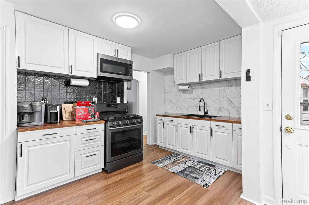 25529 Stanford Street Dearborn Heights City MI 48125