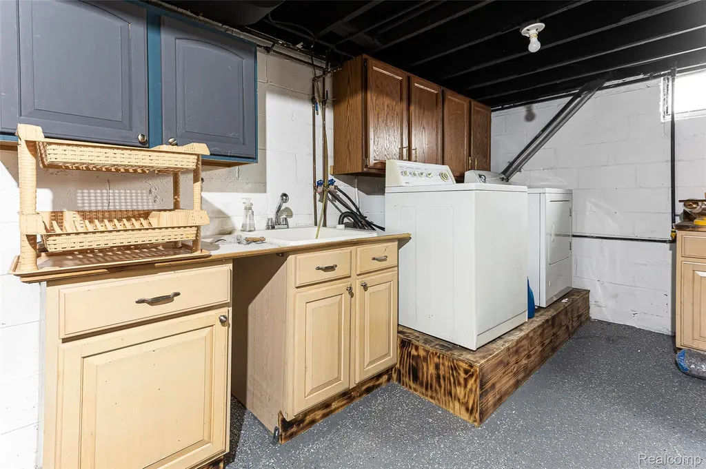 25529 Stanford Street Dearborn Heights City MI 48125