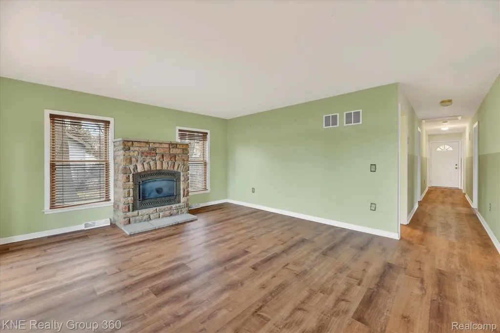 1525 Shoreline Drive Hartland Township MI 48353