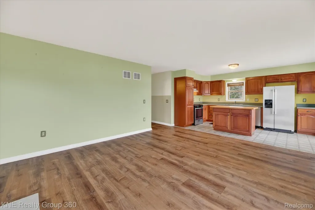 1525 Shoreline Drive Hartland Township MI 48353