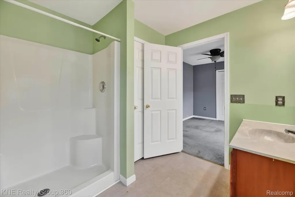 1525 Shoreline Drive Hartland Township MI 48353