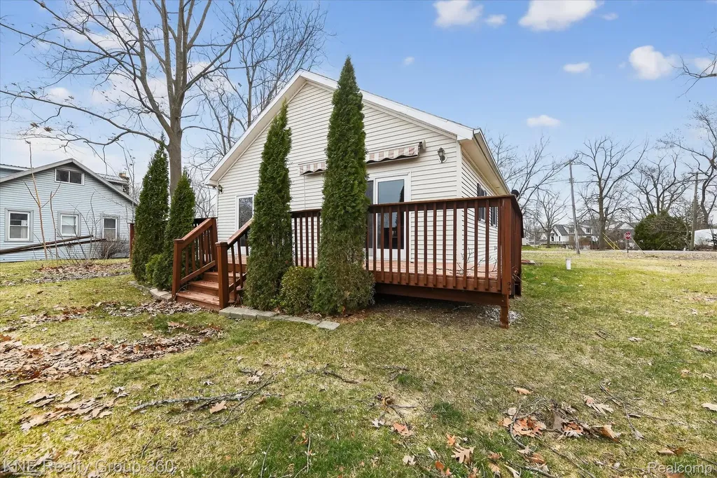 1525 Shoreline Drive Hartland Township MI 48353