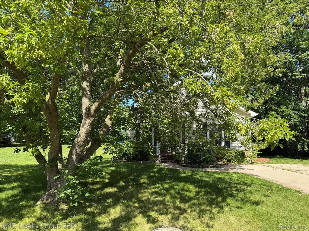 1525 Shoreline Drive Hartland Township MI 48353