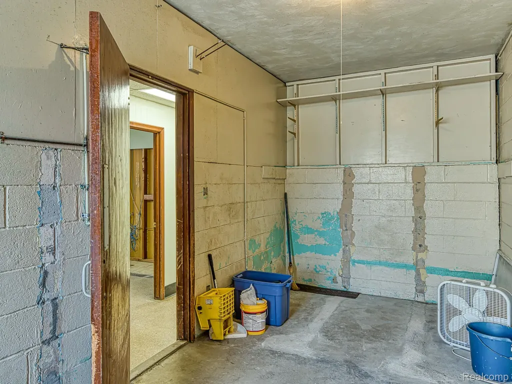 30750 Ford Road Garden City City MI 48135