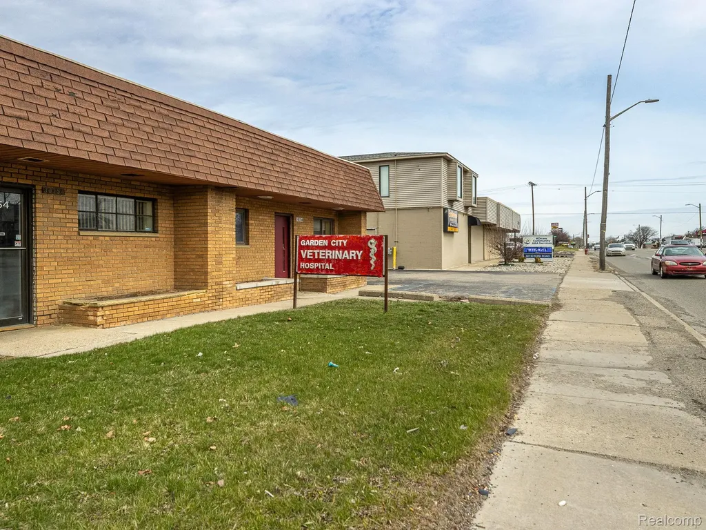 30750 Ford Road Garden City City MI 48135