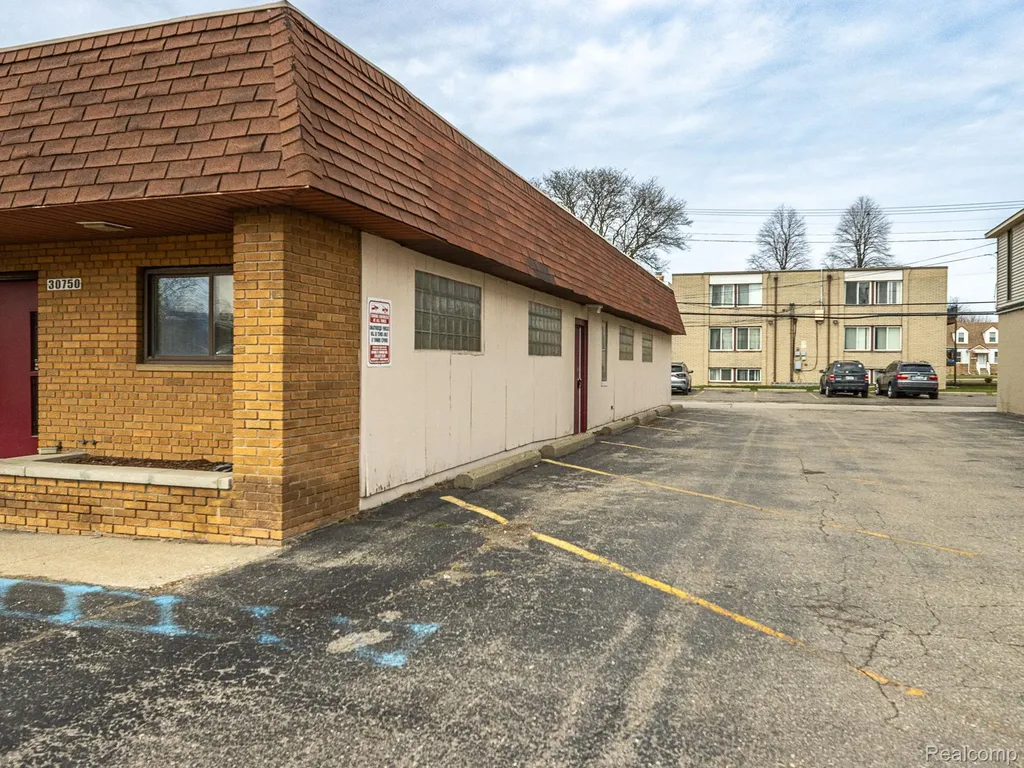 30750 Ford Road Garden City City MI 48135