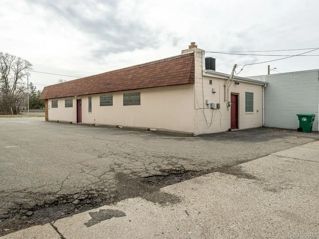 30750 Ford Road Garden City City MI 48135