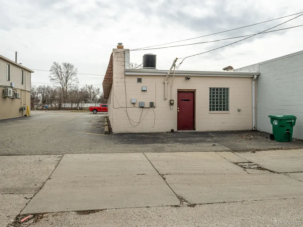 30750 Ford Road Garden City City MI 48135