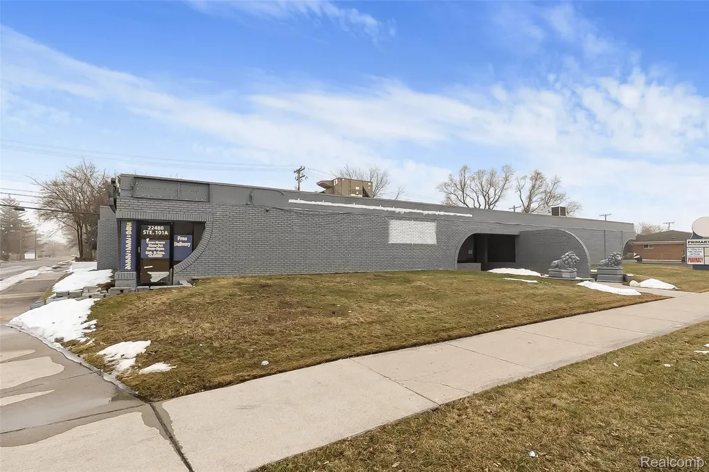 22480 Kelly Road Eastpointe City MI 48021