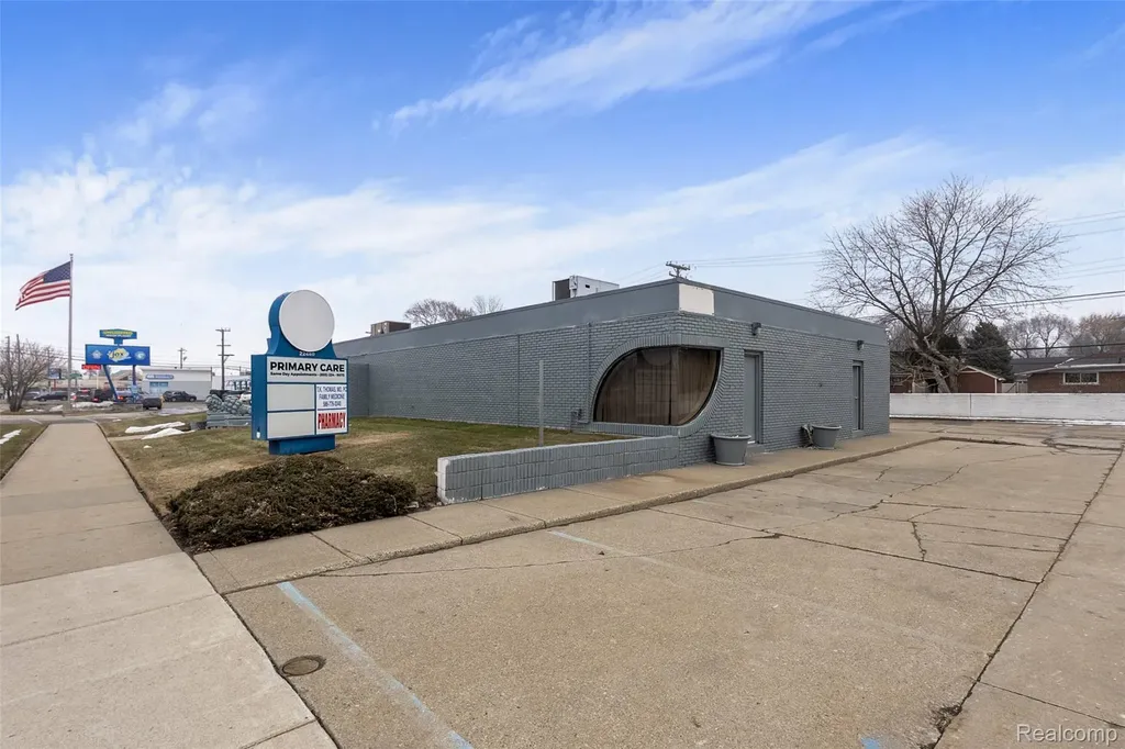 22480 Kelly Road Eastpointe City MI 48021