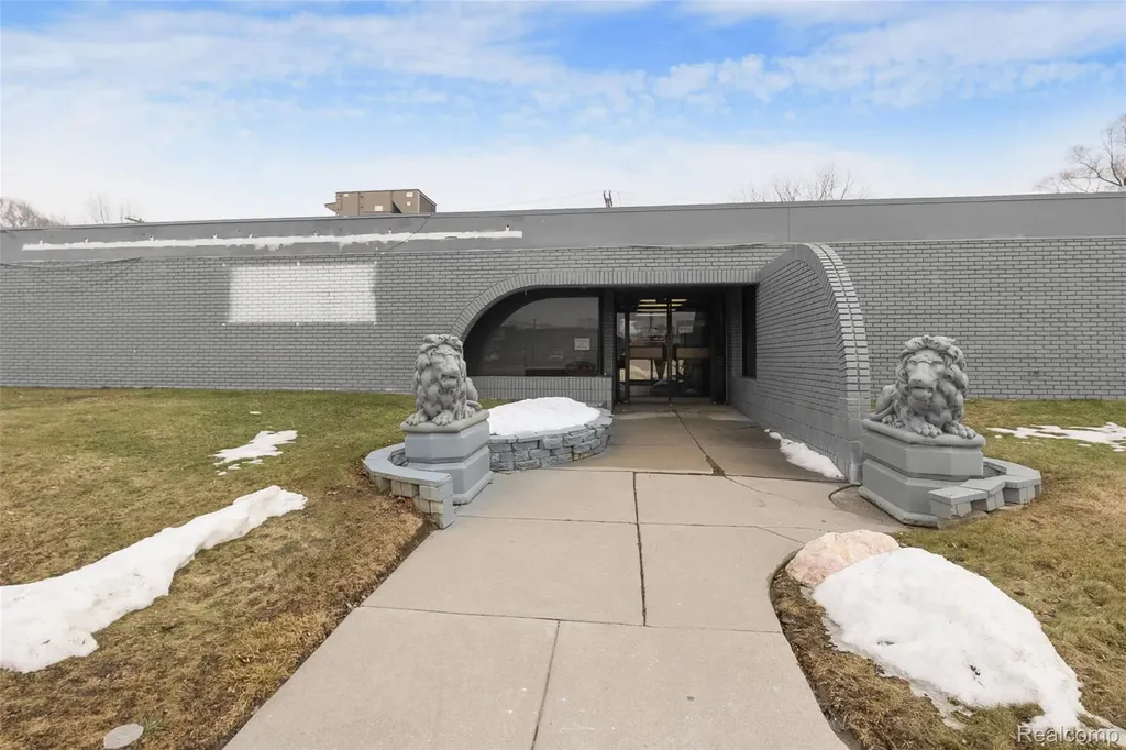 22480 Kelly Road Eastpointe City MI 48021
