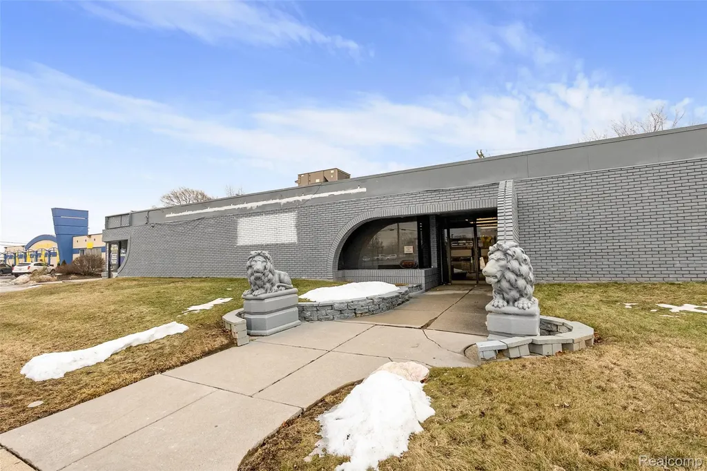 22480 Kelly Road Eastpointe City MI 48021