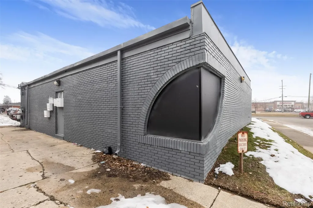 22480 Kelly Road Eastpointe City MI 48021