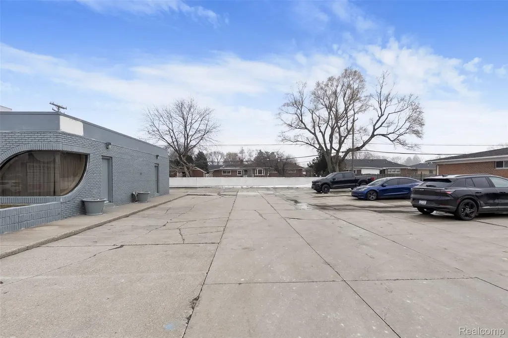 22480 Kelly Road Eastpointe City MI 48021