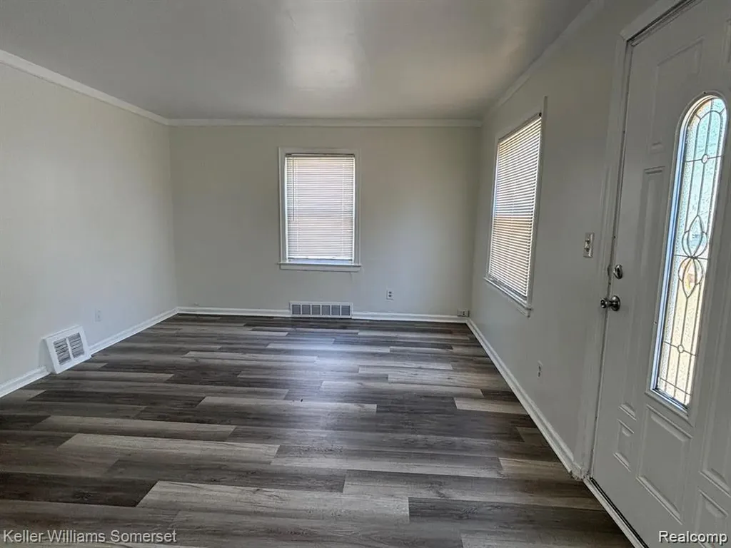 19216 Woodside Street Harper Woods City MI 48225