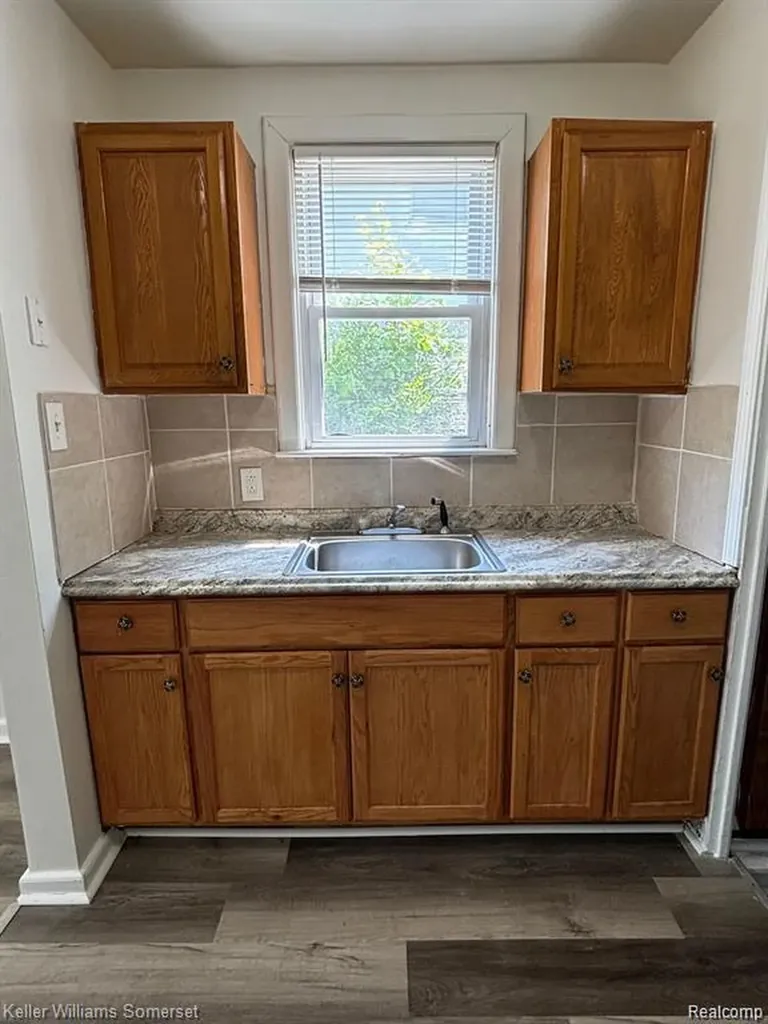 19216 Woodside Street Harper Woods City MI 48225