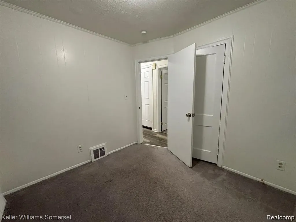19216 Woodside Street Harper Woods City MI 48225