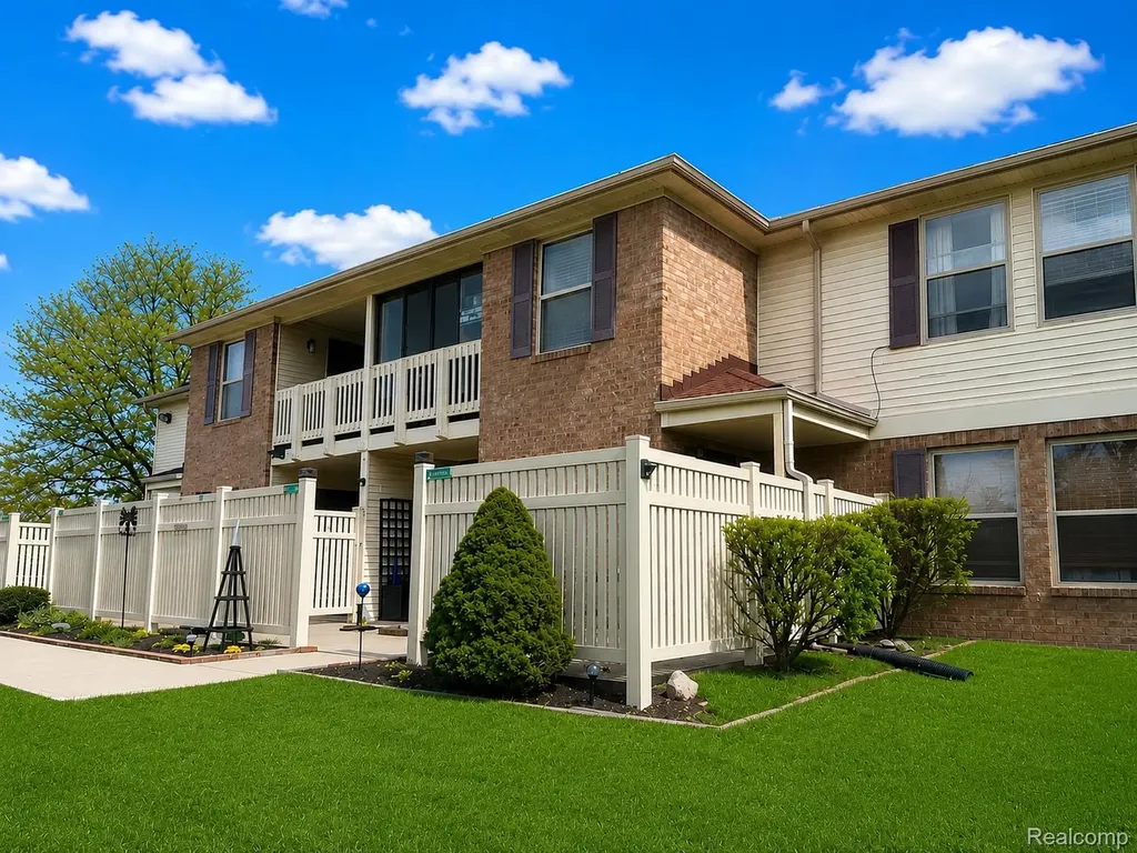 61101 Greenwood Drive South Lyon City MI 48178
