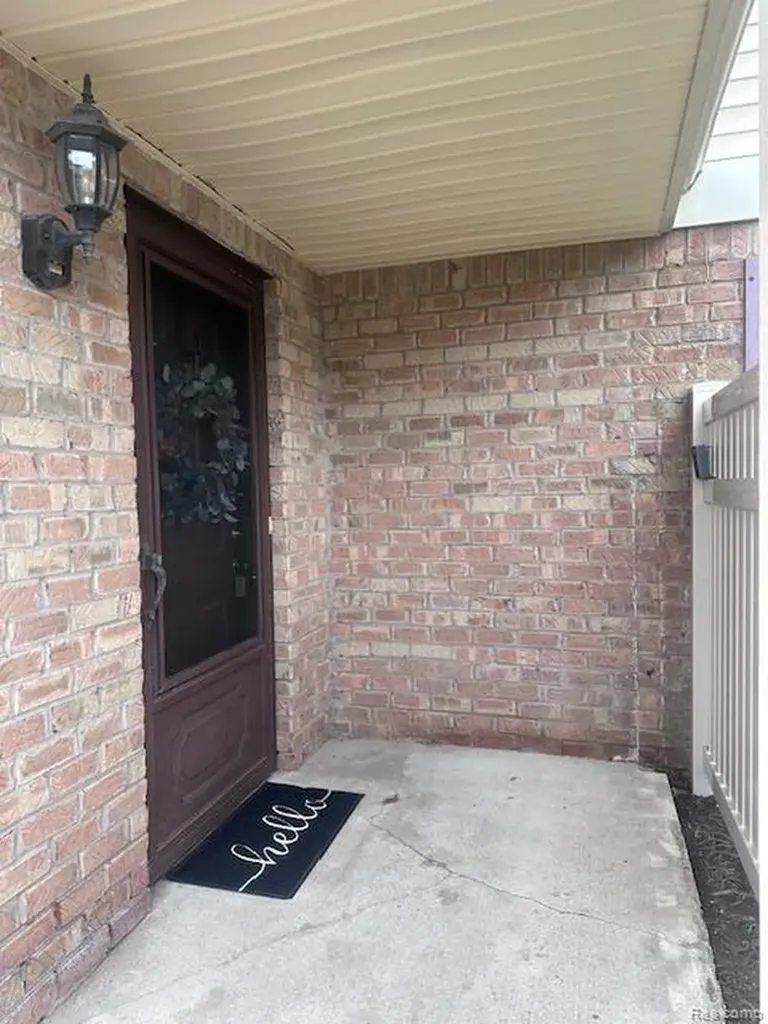61101 Greenwood Drive South Lyon City MI 48178