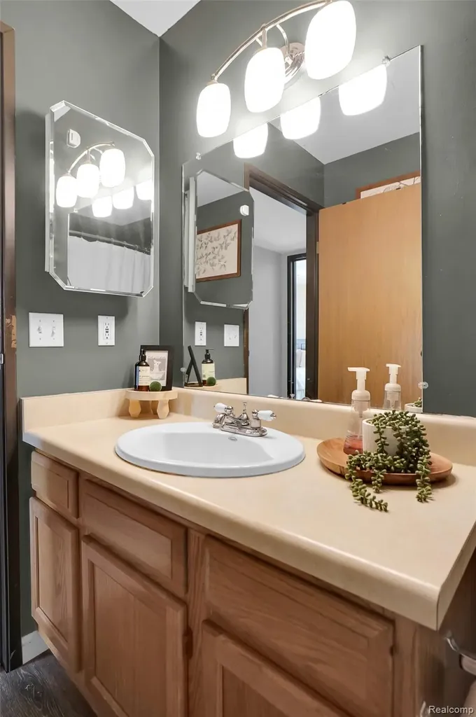 61101 Greenwood Drive South Lyon City MI 48178