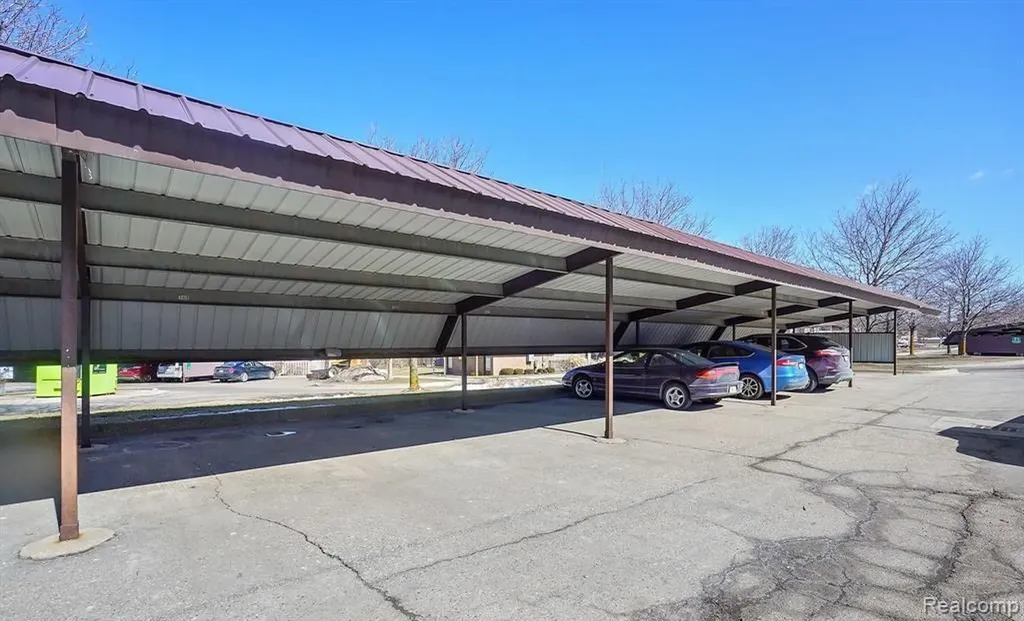 61101 Greenwood Drive South Lyon City MI 48178