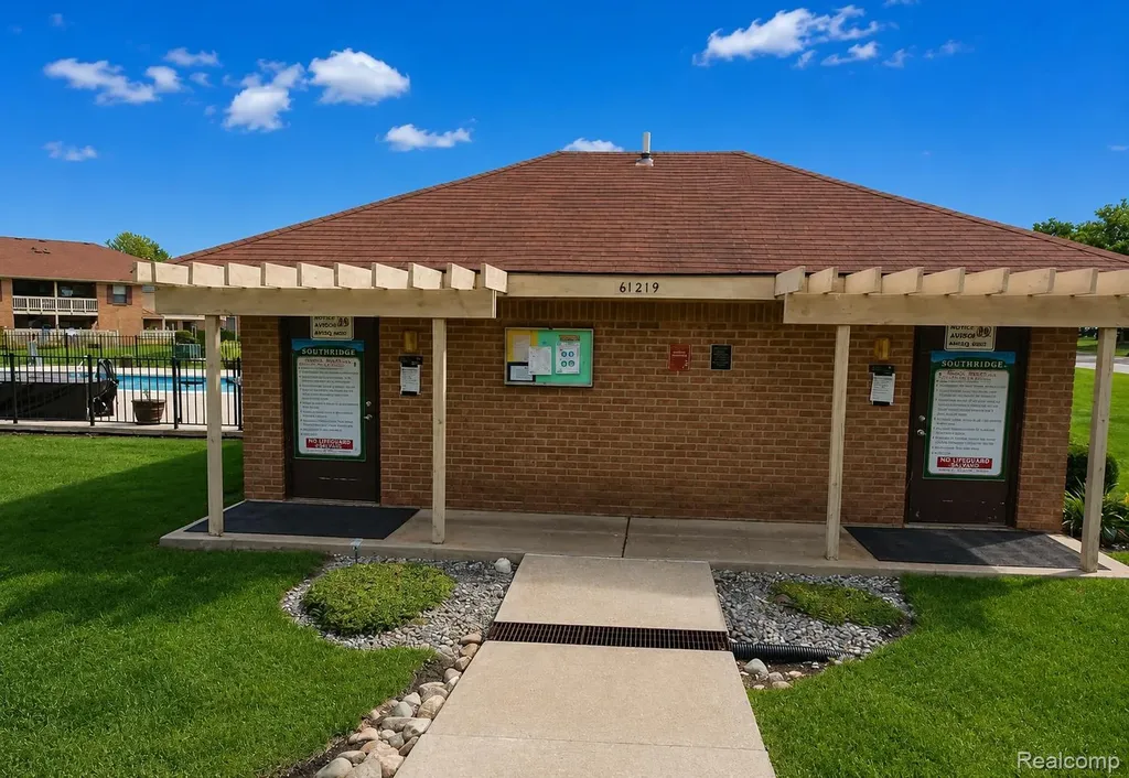 61101 Greenwood Drive South Lyon City MI 48178
