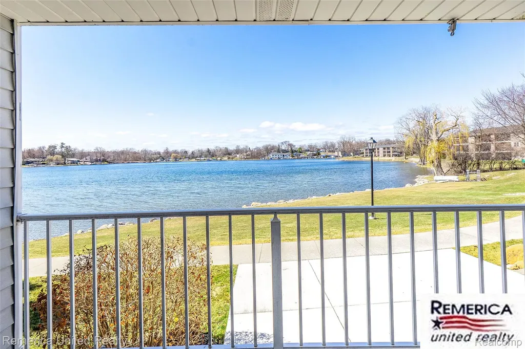 3553 Port Cove Drive Waterford Charter Township MI 48328