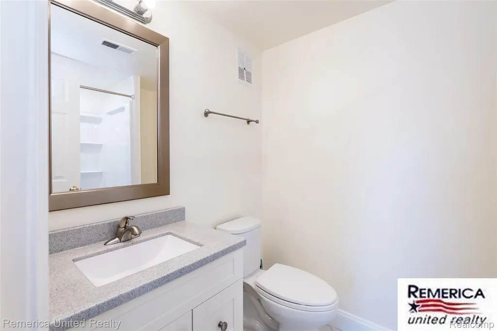 3553 Port Cove Drive Waterford Charter Township MI 48328