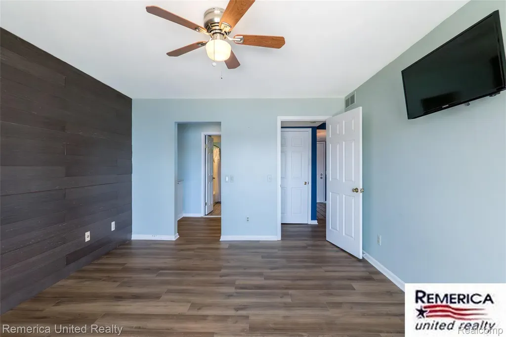 3553 Port Cove Drive Waterford Charter Township MI 48328