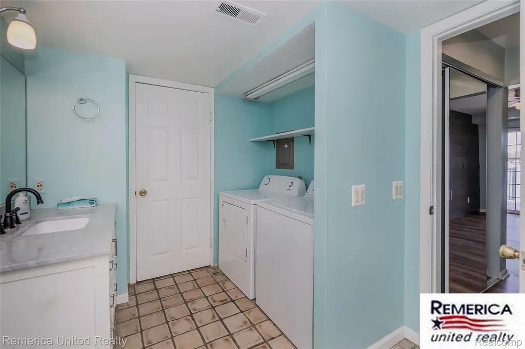 3553 Port Cove Drive Waterford Charter Township MI 48328