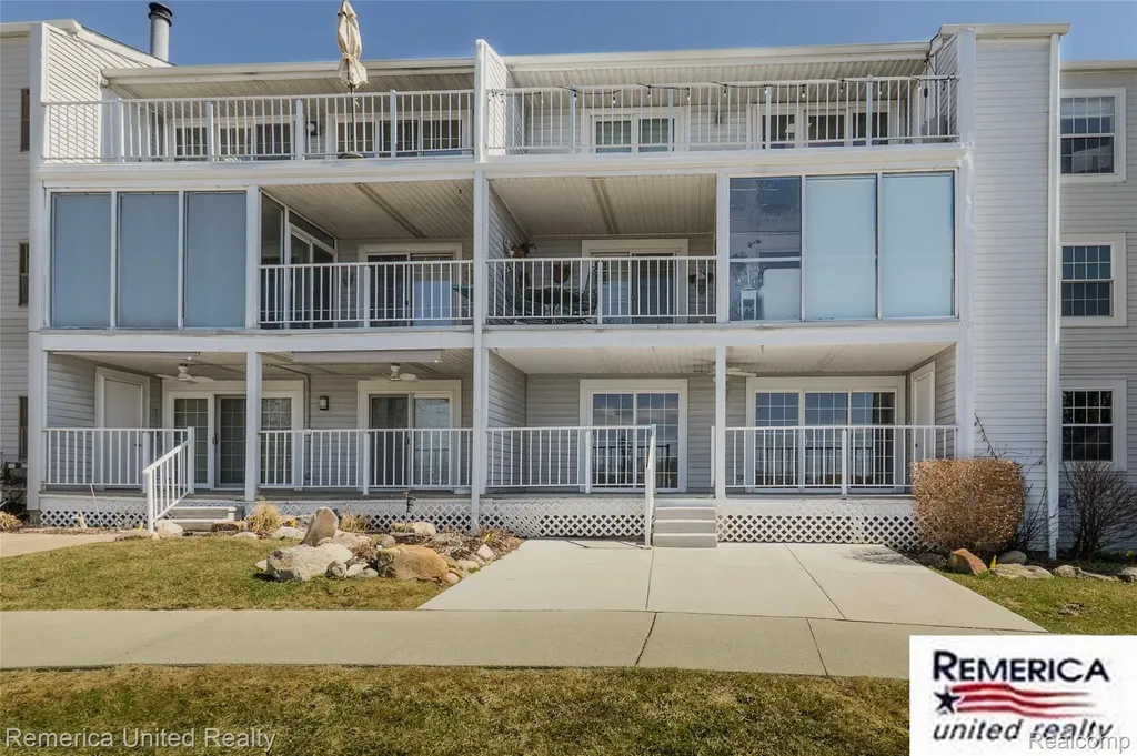 3553 Port Cove Drive Waterford Charter Township MI 48328
