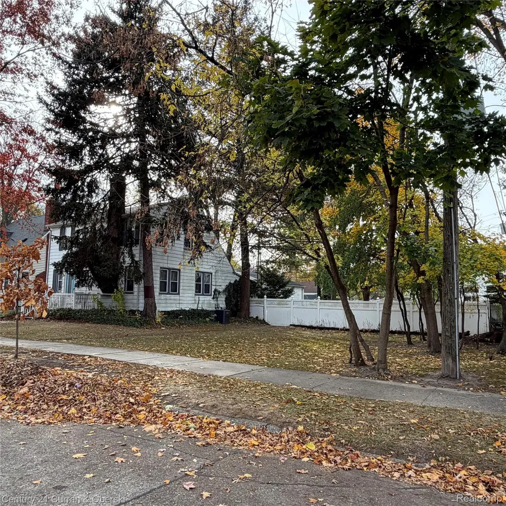 418 S Dorchester Avenue Royal Oak City MI 48067