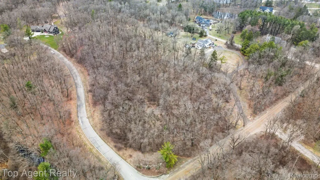 1511 Barrwood Trail Oxford Charter Township MI 48371
