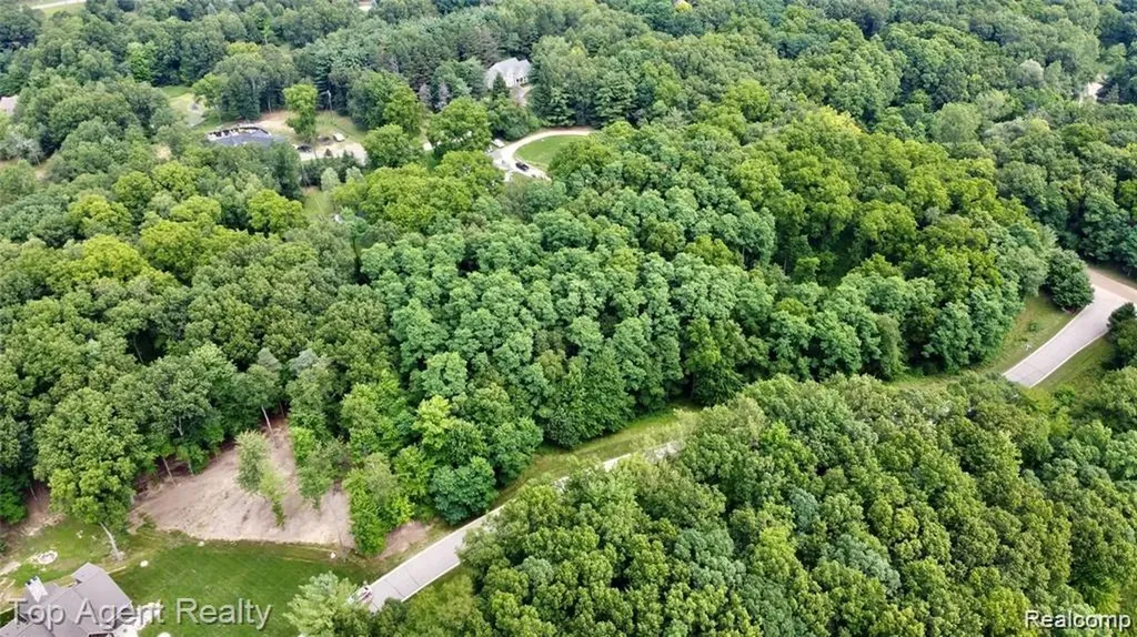1511 Barrwood Trail Oxford Charter Township MI 48371