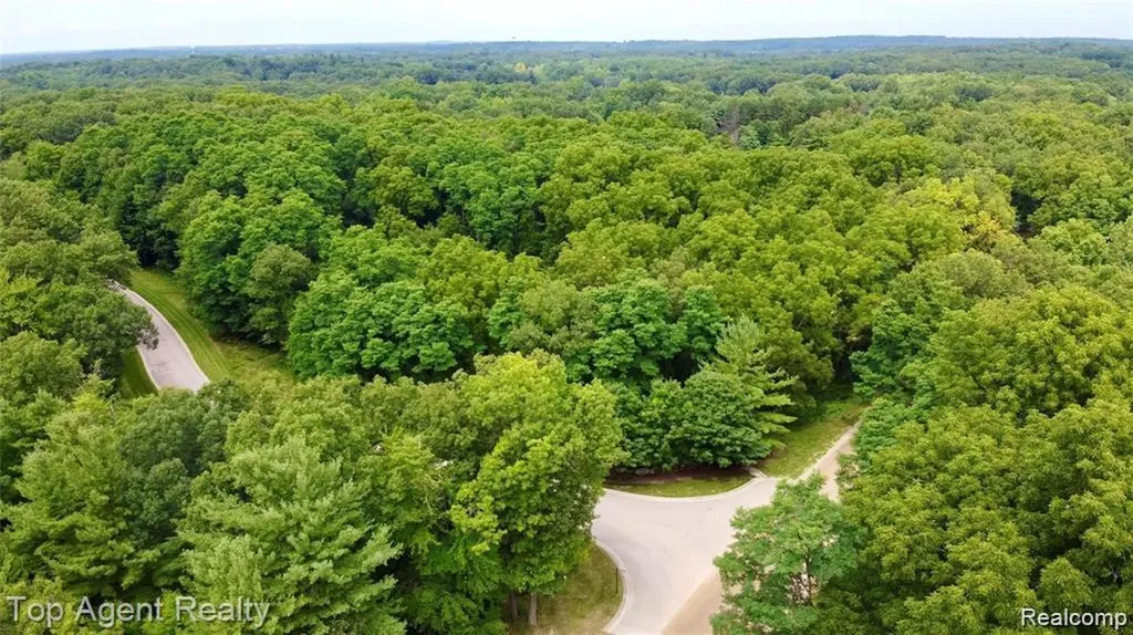 1511 Barrwood Trail Oxford Charter Township MI 48371