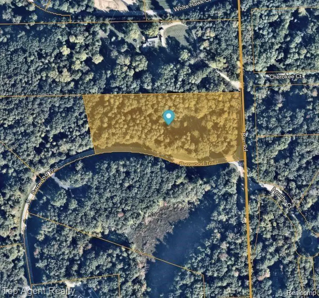 1511 Barrwood Trail Oxford Charter Township MI 48371