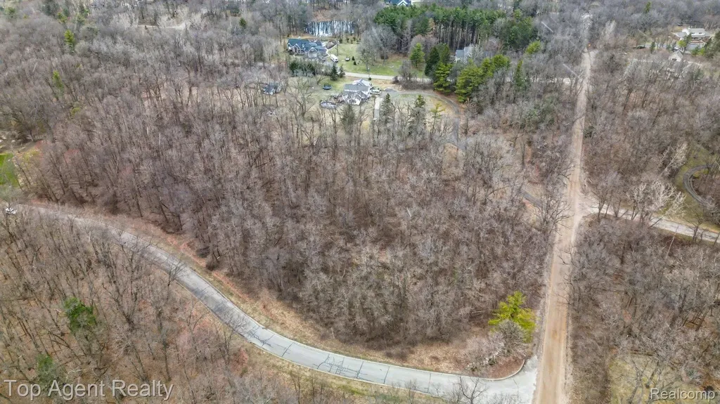 1511 Barrwood Trail Oxford Charter Township MI 48371