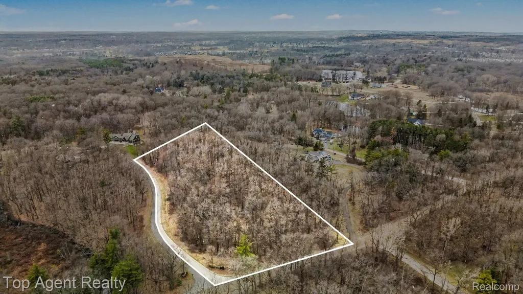 1511 Barrwood Trail Oxford Charter Township MI 48371