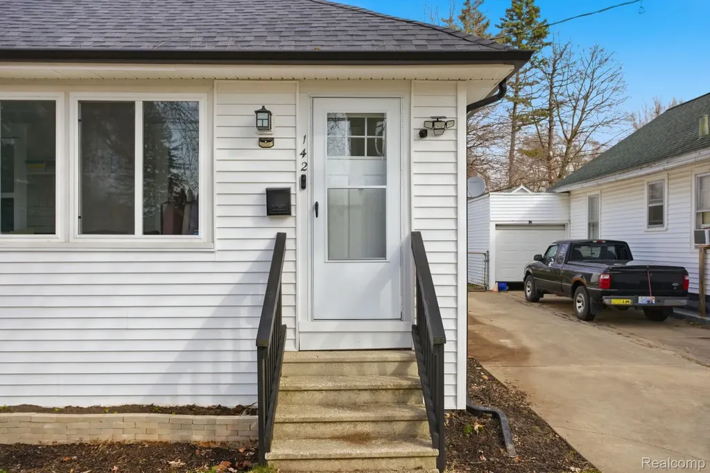142 Avondale Avenue Summit Township MI 49203