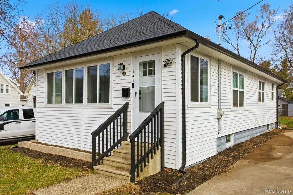 142 Avondale Avenue Summit Township MI 49203