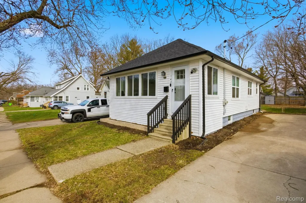 142 Avondale Avenue Summit Township MI 49203