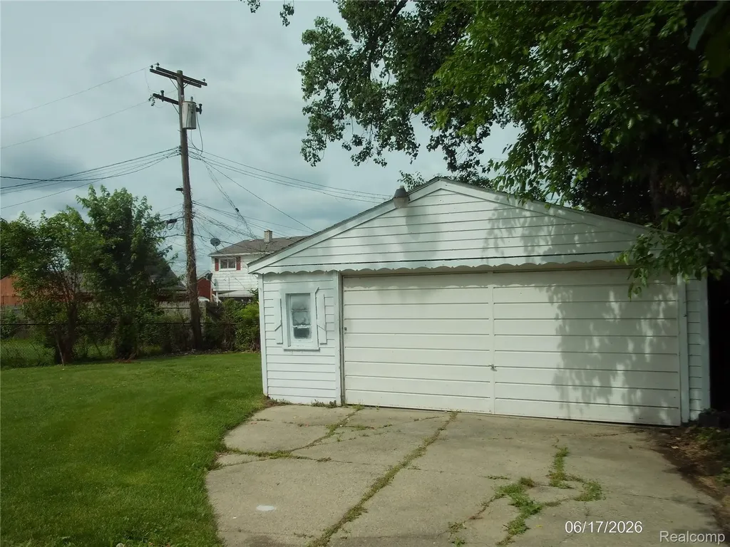 26751 Belanger Street Roseville City MI 48066