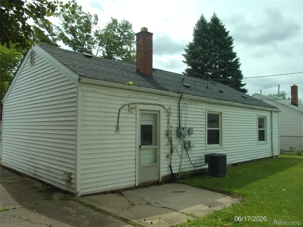 26751 Belanger Street Roseville City MI 48066