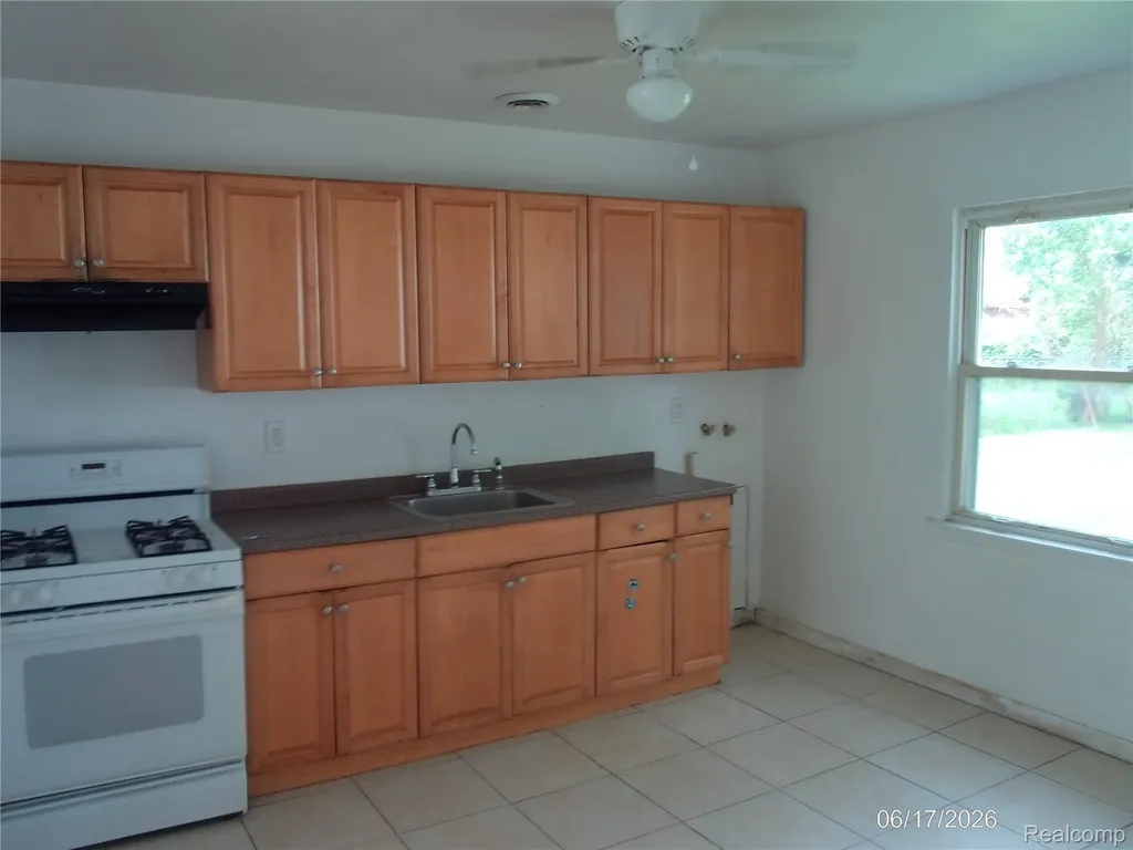 26751 Belanger Street Roseville City MI 48066